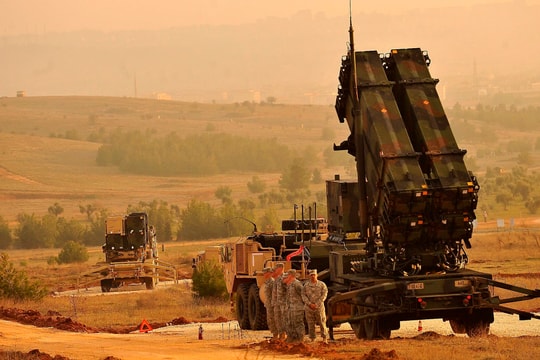 Mỹ tạm dừng viện trợ nhiều loại vũ khí cho Ukraine