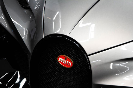 ‏ Lốp Bugatti có gì mà đắt như vàng?‏