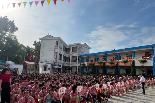 Công ty Môi trường đô thị Hải Phòng đẩy mạnh tuyên truyền cho học sinh về phân loại rác tại nguồn