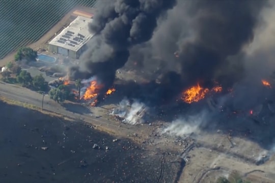 Video kho pháo hoa phát nổ đáng sợ ở California, 7 người mất tích
