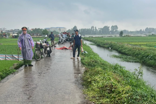 Hà Nội: Một người phụ nữ bị sét đánh tử vong khi đi làm đồng