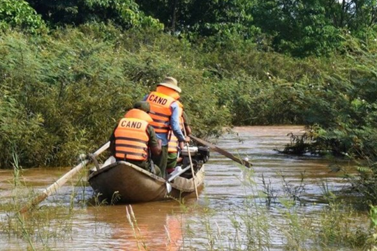 Quảng Ngãi: Người phụ nữ mất tích khi cố băng cầu tràn