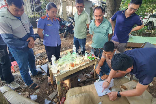 Triệt phá tụ điểm mua bán ma tuý tại nghĩa trang