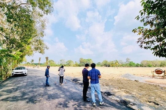 'Sóng' đất nền phía Nam chưa kịp dâng đã chững, nhiều nhà đầu tư vẫn âm thầm gom hàng