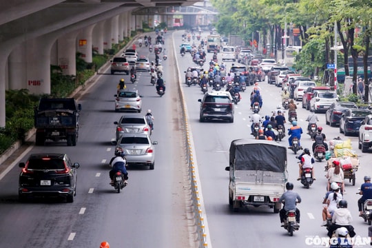 Đường Phạm Văn Đồng trước ngày phân làn cứng, giao thông vẫn lộn xộn
