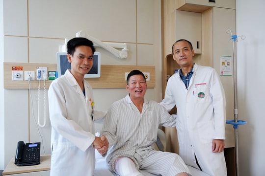 Bay từ Mỹ về Việt Nam thay khớp gối, người đàn ông thoát khỏi cảnh đau khớp gối suốt 5 năm