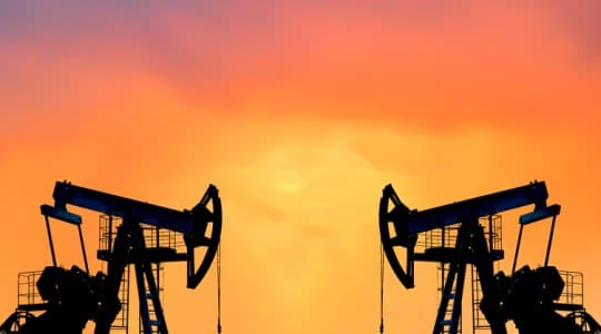 ‏Tồn kho tăng, giá dầu hạ nhiệt‏