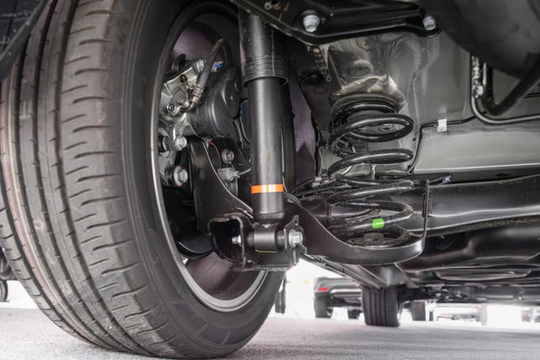 ‏Lốp trước hay sau mòn nhanh hơn trên xe dẫn động cầu sau?‏