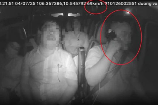 Hàng chục tài xế bị xử lý vì dùng điện thoại khi lái xe trên cao tốc