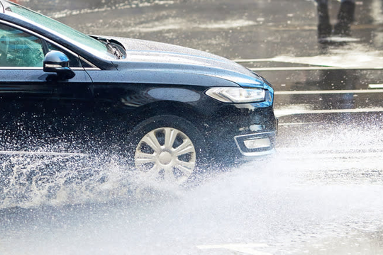 ‏Lội nước sâu có thể phá hỏng xe bạn như thế nào?‏