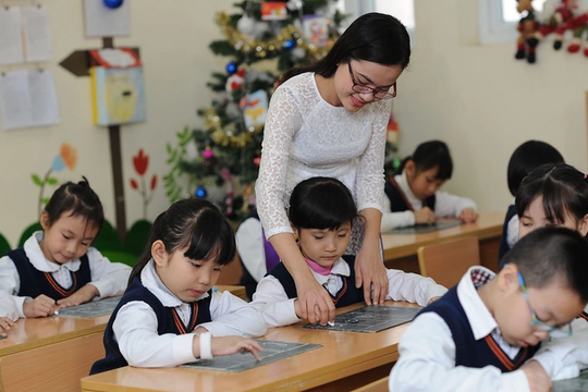 Đề xuất xếp lại bảng lương nhà giáo: Hướng đến chế độ đãi ngộ xứng tầm với nghề trồng người