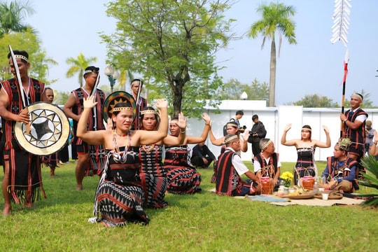 Huế: Lễ hội mừng lúa mới được công nhận là di sản phi vật thể quốc gia