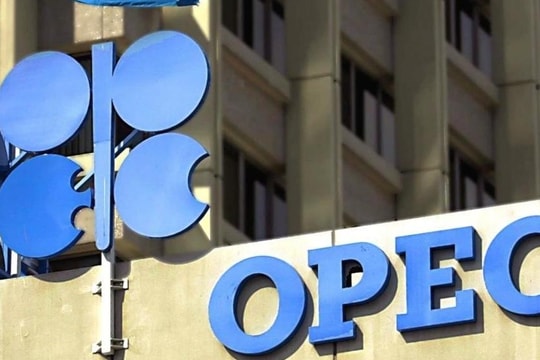 Giá xăng dầu hôm nay 6/7/2025: OPEC+ đẩy nhanh tăng sản lượng