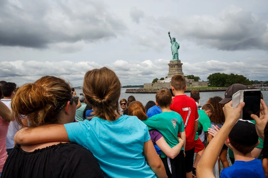 ‏Chính sách của tổng thống Donald Trump khiến Mỹ tụt hạng du lịch, mất 29 tỷ USD‏