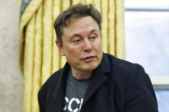 ‏Nếu Elon Musk tặng mỗi người Mỹ 100 USD, ông sẽ còn lại bao nhiêu?‏