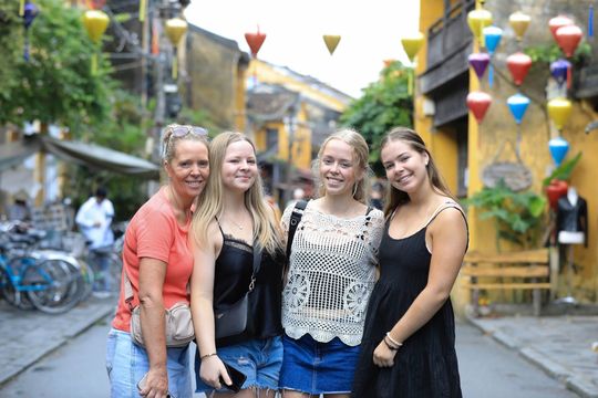 Việt Nam đón gần 10,7 triệu lượt khách quốc tế trong 6 tháng đầu năm 2025