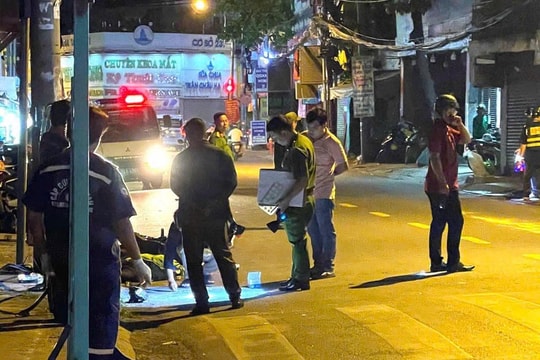 Tài xế công nghệ tử vong tại chỗ sau khi tông vào trụ điện ở TPHCM