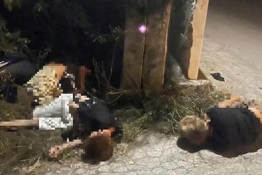 Nghệ An: Ba học sinh đi xe máy tông vào cột điện, hai em tử vong