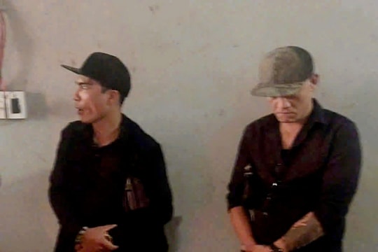 Bức xúc không cho vượt, 2 đối tượng chặn đầu, rút súng đe dọa lái xe trên đèo Đá Trắng