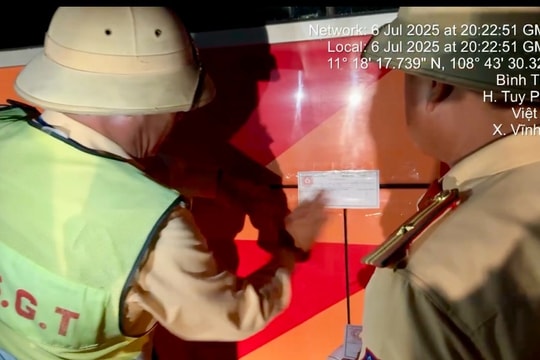 Bị tước giấy phép lái xe, tài xế vẫn chở 38 hành khách chạy trên cao tốc