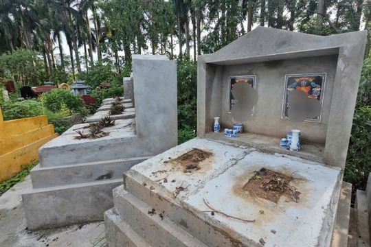 Chủ tịch Hà Nội chỉ đạo 'nóng' vụ xây mộ giả chiếm đất nghĩa trang