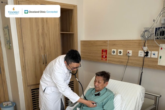 Việt kiều Canada được cứu sống ngoạn mục tại Vinmec Central Park