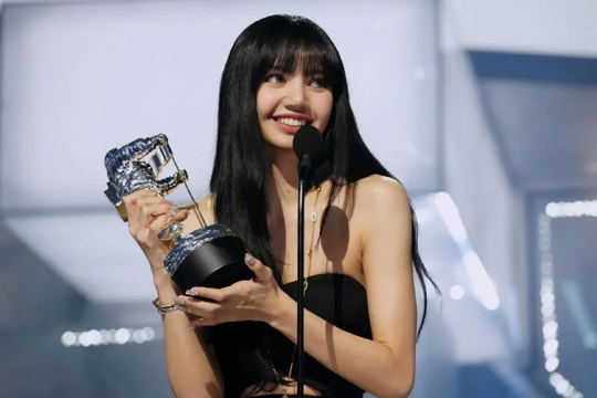 Lisa (Blackpink) gây tranh cãi khi nói 'quê hương' là Hàn Quốc thay vì Thái Lan