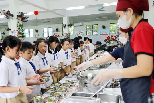 Hà Nội siết chặt chất lượng bữa ăn bán trú, yêu cầu đánh giá năng lực doanh nghiệp cung cấp suất ăn