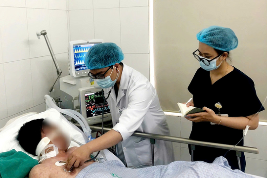 Hai người đàn ông nguy kịch, biến chứng nặng vì sởi