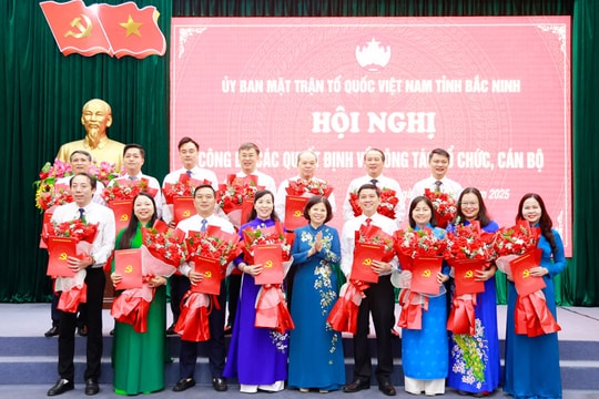 Ủy ban MTTQ tỉnh Bắc Ninh công bố các quyết định về công tác cán bộ