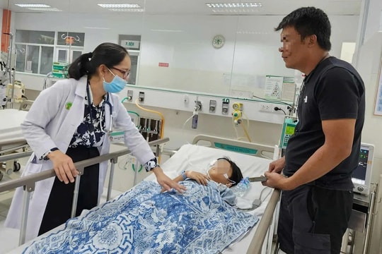 Tai nạn kinh hoàng trên cao tốc, 41 người thương vong: Giây phút nghẹt thở cứu bé trai kẹt dưới ghế