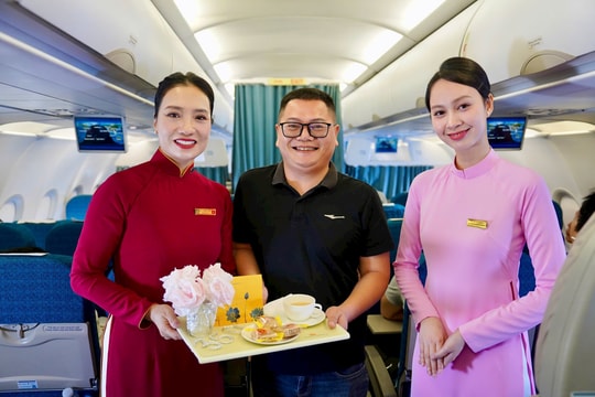 Vietnam Airlines đón hành khách thứ 350 triệu sau 30 năm thành lập