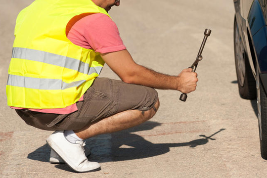 ‏Vị trí nào dưới gầm xe là điểm kê kích mạnh nhất?‏