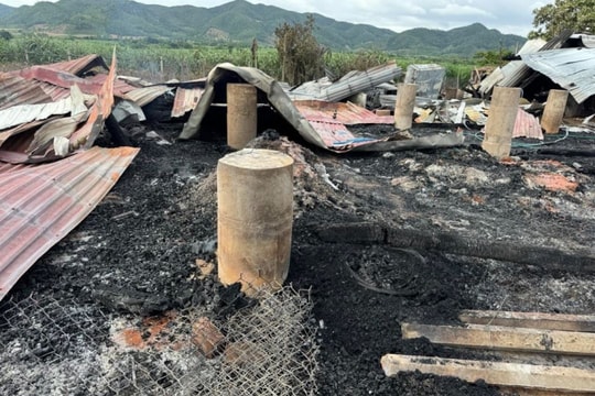Gia Lai: Căn nhà bốc cháy ngùn ngụt khi cả gia đình đang ngủ trưa