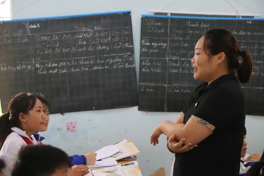 Giáo viên kiêm nhiệm công tác công đoàn có được hưởng lương dạy thêm giờ?