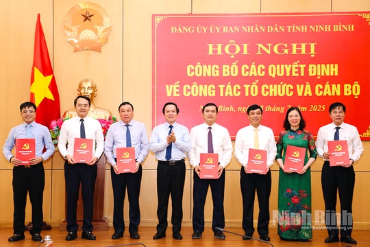 Đảng ủy UBND tỉnh Ninh Bình công bố các quyết định về công tác tổ chức và cán bộ