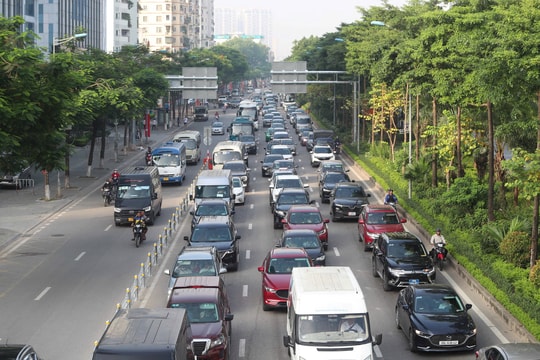 Hà Nội: Đường Võ Chí Công thông thoáng ngày đầu phân làn ôtô, xe máy