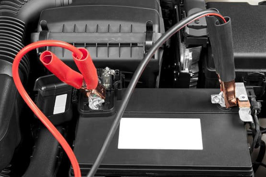 ‏Cách kích điện cho xe khi bình ắc quy chết máy‏