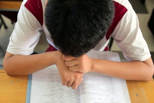 Đồng hành cùng con vượt qua cú sốc thi cử