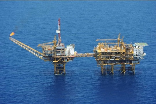 Giá xăng dầu hôm nay 12/7/2025: Giá dầu tăng nhẹ do lo ngại thuế quan và nguồn cung