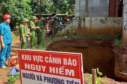 Phú Thọ: “Hố tử thần” làm nghiêng nhà dân, tường nứt toác