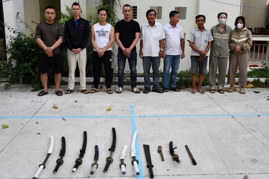 Triệt phá ổ nhóm cho vay lãi nặng 180%/năm, thu nhiều hung khí nguy hiểm