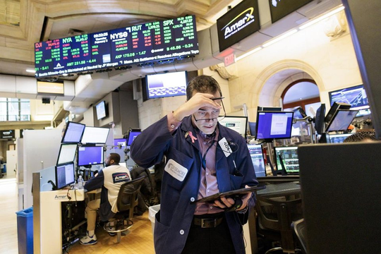 ‏Dow giảm 279 điểm, Nasdaq và S&P 500 cũng lao dốc‏