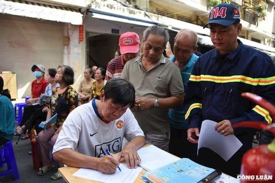 Người dân TP HCM đồng thuận tháo dỡ 'chuồng cọp'