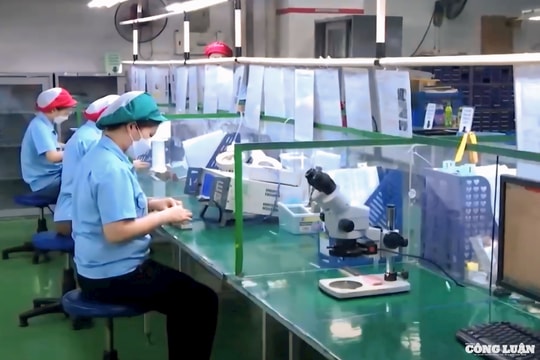 VẬN DỤNG SÁNG TẠO TƯ TƯỞNG HỒ CHÍ MINH Bài 2: Vận dụng sáng tạo tư tưởng Hồ Chí Minh vào chuyển đổi số