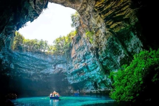 Phong Nha - Kẻ Bàng là Di sản thế giới liên biên giới đầu tiên của Việt Nam