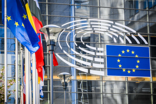 ‏Liên minh châu Âu hoãn các biện pháp trả đũa thuế quan của Mỹ‏