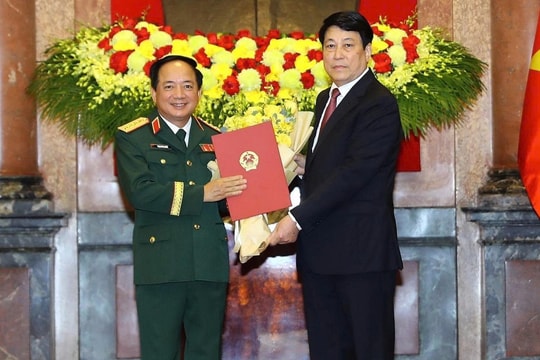 Chủ tịch nước trao quyết định thăng quân hàm, cấp bậc hàm cho sĩ quan cao cấp Quân đội và Công an