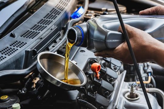 ‏Đổ quá nhiều dầu nhớt có hại cho động cơ không?‏