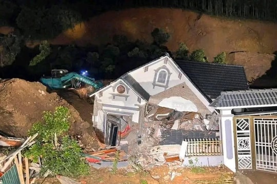 Lào Cai: Sạt lở đất vùi lấp 2 nhà dân trong đêm làm 2 người tử vong